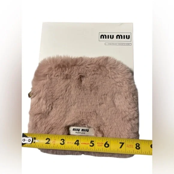 New in Box Rare Miu Miu Parfums GWP Larger Blush Faux Fur Clutch w/Gold Hardware - Picture 7 of 12